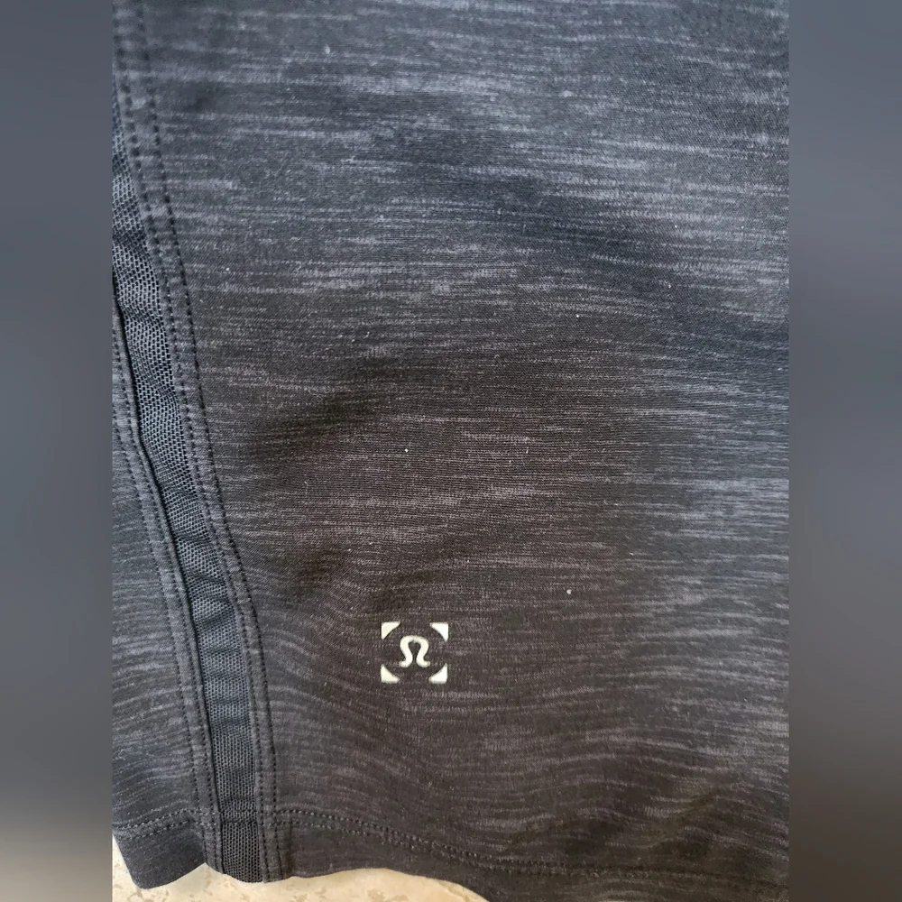 Lululemon Mens Black Shorts, Size Small